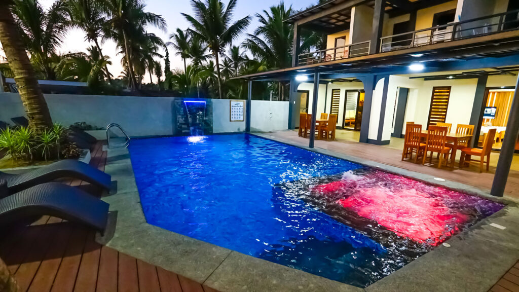 beachfront_villa2_poolnight